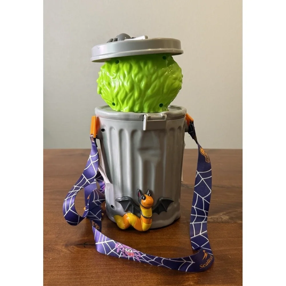 2024 Seaworld Halloween Spooktacular Oscar the Grouch Popcorn Bucket Decor